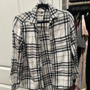 American Eagle Outfitters Black and White Casual Button Down Shirt